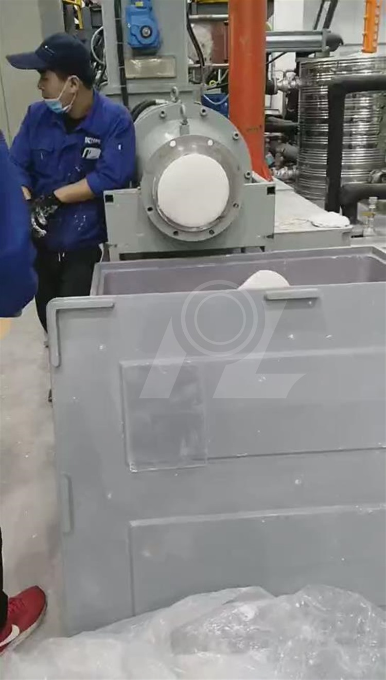 2，上料，捏合精煉